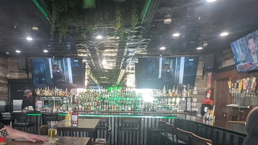Henry's Bar and Grill